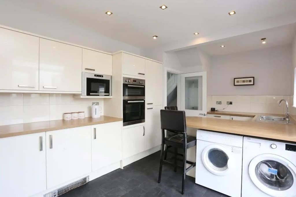 Holiday home Seaside Stroll Retreat With Free Parking