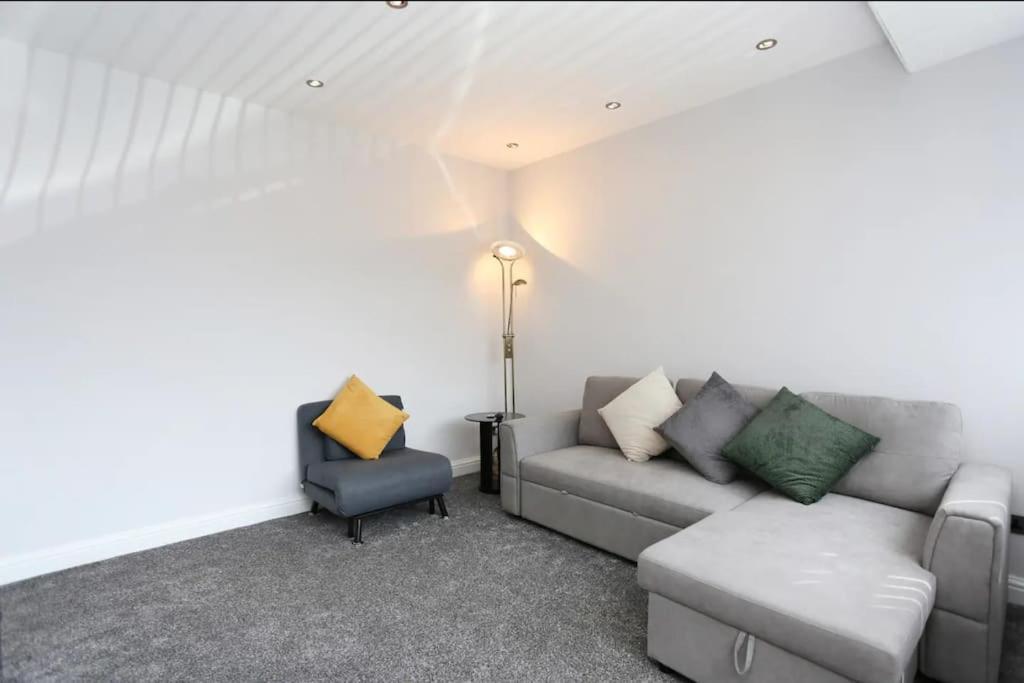 Seaside Stroll Retreat With Free Parking Holiday home *