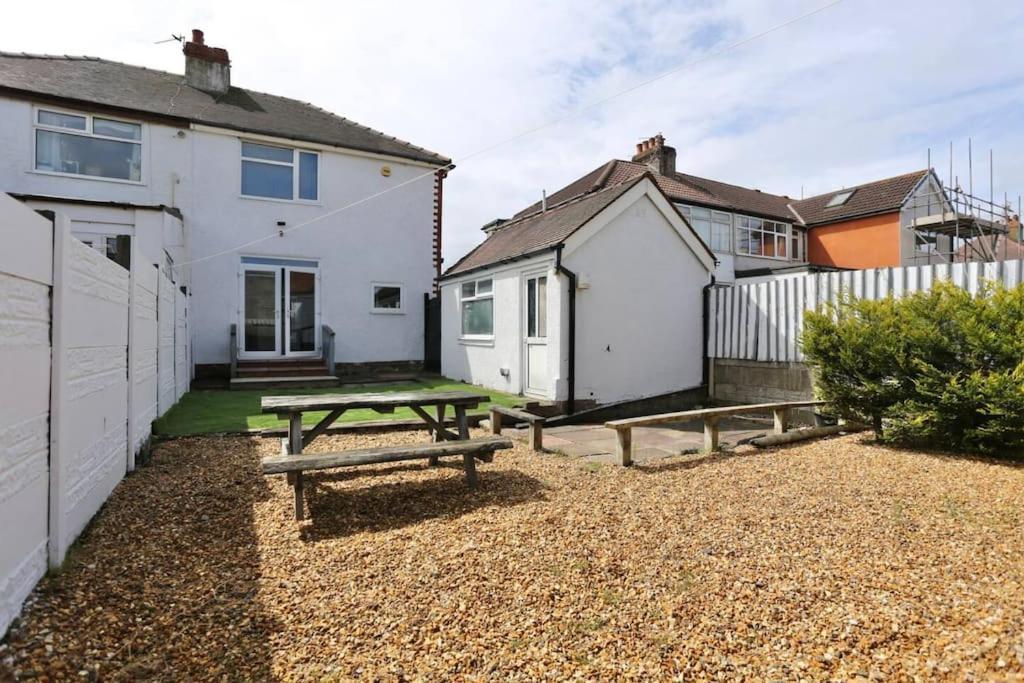 Seaside Stroll Retreat With Free Parking Holiday home *